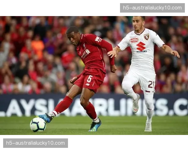 法尔克3-4-3体系左路攻防短板 古德蒙德松停赛暴露边翼卫深度不足